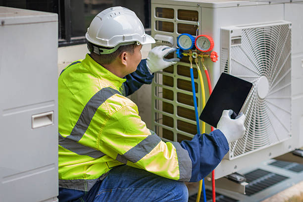 Professional Hvac Installation technician working in Washington, UT